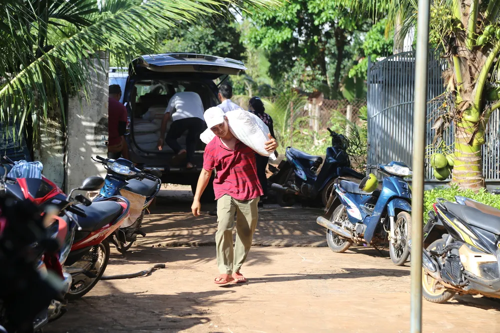 Gửi yêu thương đến miền Trung ruột thịt ảnh 8