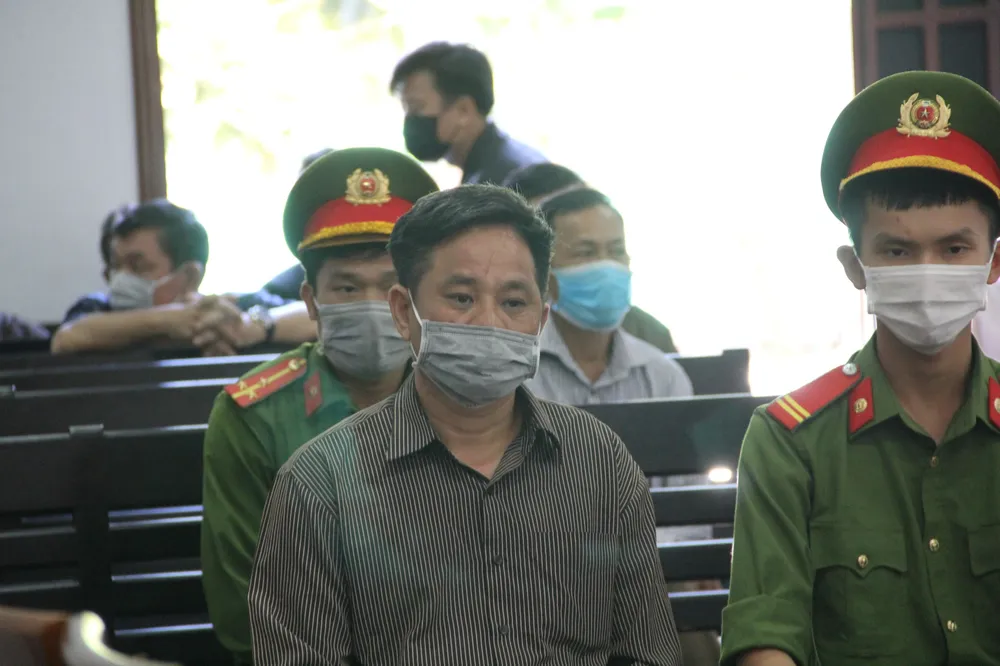 Triệu tập nhân chứng mới, hoãn xét xử nguyên bí thư xã giết em họ, đốt xác ảnh 1