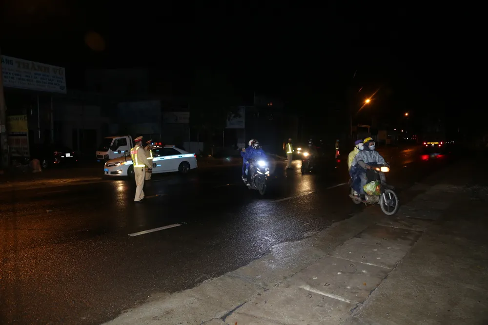 Đồng Nai hộ tống hơn 900 công nhân đi xe máy về Đắk Lắk ảnh 4