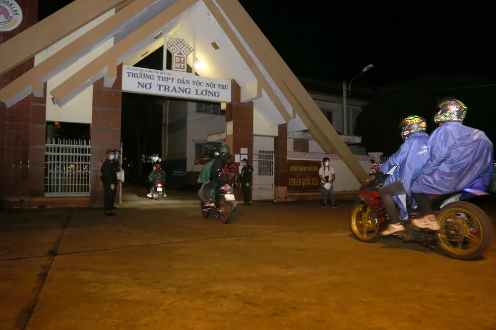 Đồng Nai hộ tống hơn 900 công nhân đi xe máy về Đắk Lắk ảnh 6