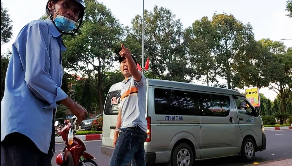 Phóng viên Báo Giao Thông bị hành hung khi tác nghiệp ảnh 1 Phóng viên Báo Giao Thông bị hành hung khi tác nghiệp ảnh 1