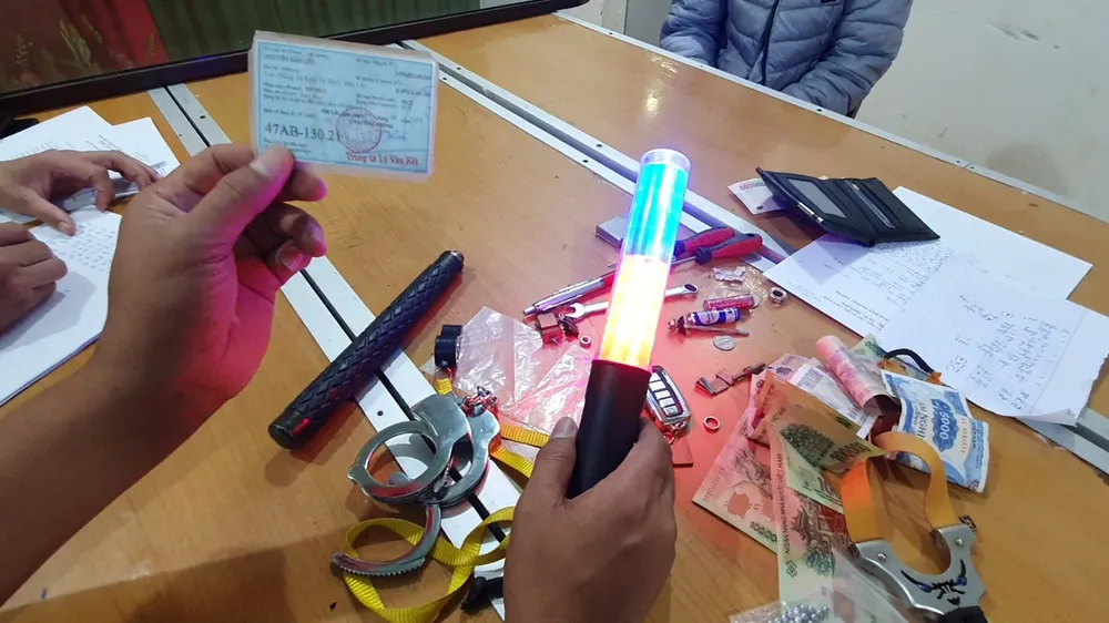 Bắt đối tượng giả danh công an cưỡng đoạt tiền học sinh ảnh 2