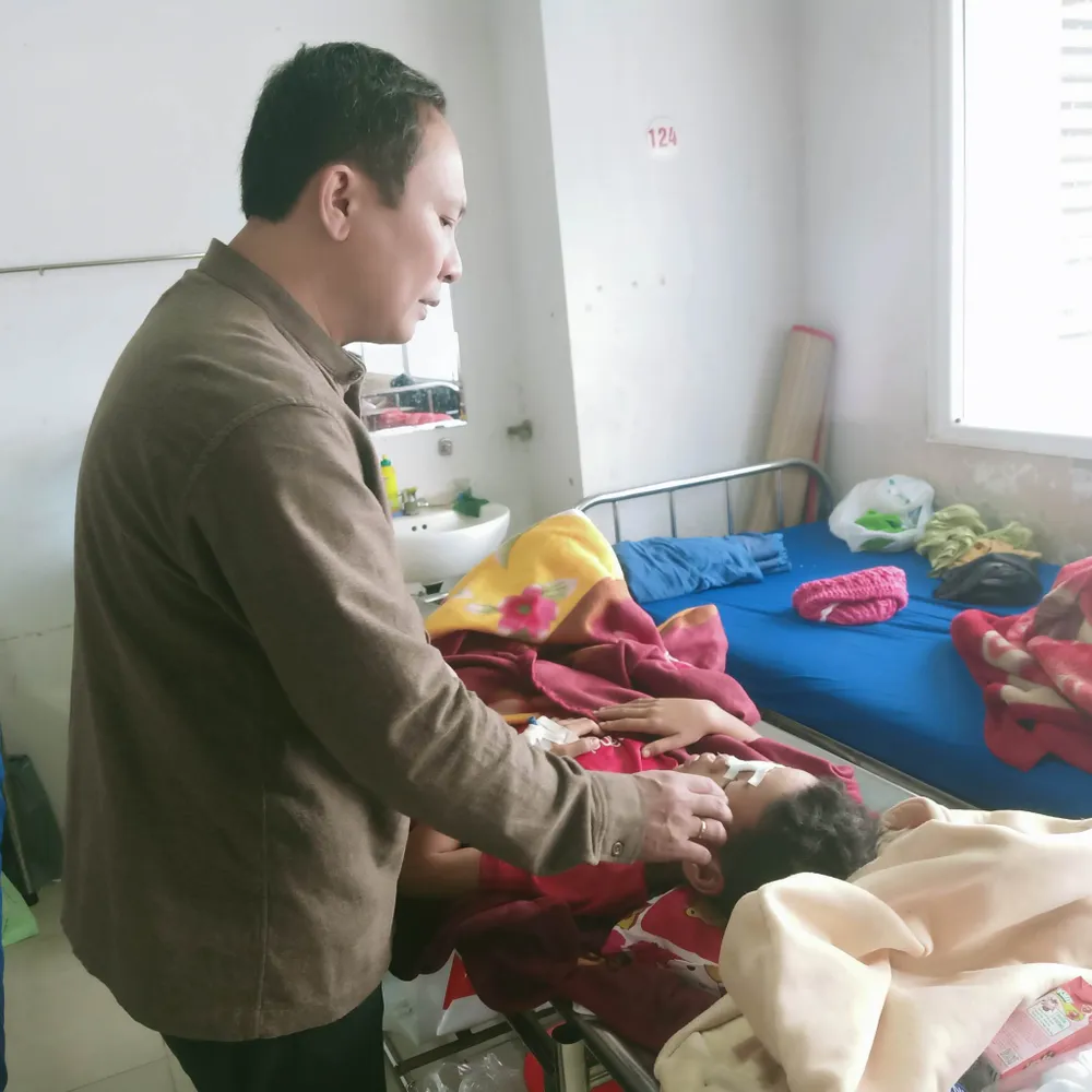 Cháu A. đang được điều trị tại Bệnh viện Đa khoa vùng Tây Nguyên