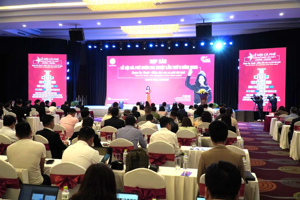 Quang cảnh buổi họp báo Quang cảnh buổi họp báo