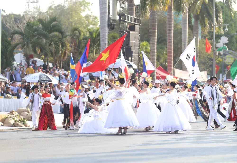 Nhiều tiết mục đặc sắc tại Lễ hội đường phố Nhiều tiết mục đặc sắc tại Lễ hội đường phố