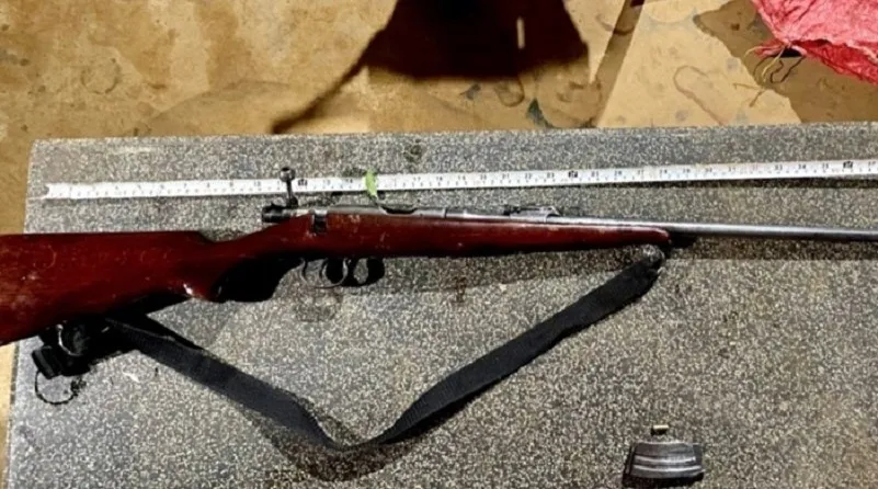 Khẩu súng Lộc dùng để bắn anh H. Khẩu súng Lộc dùng để bắn anh H.