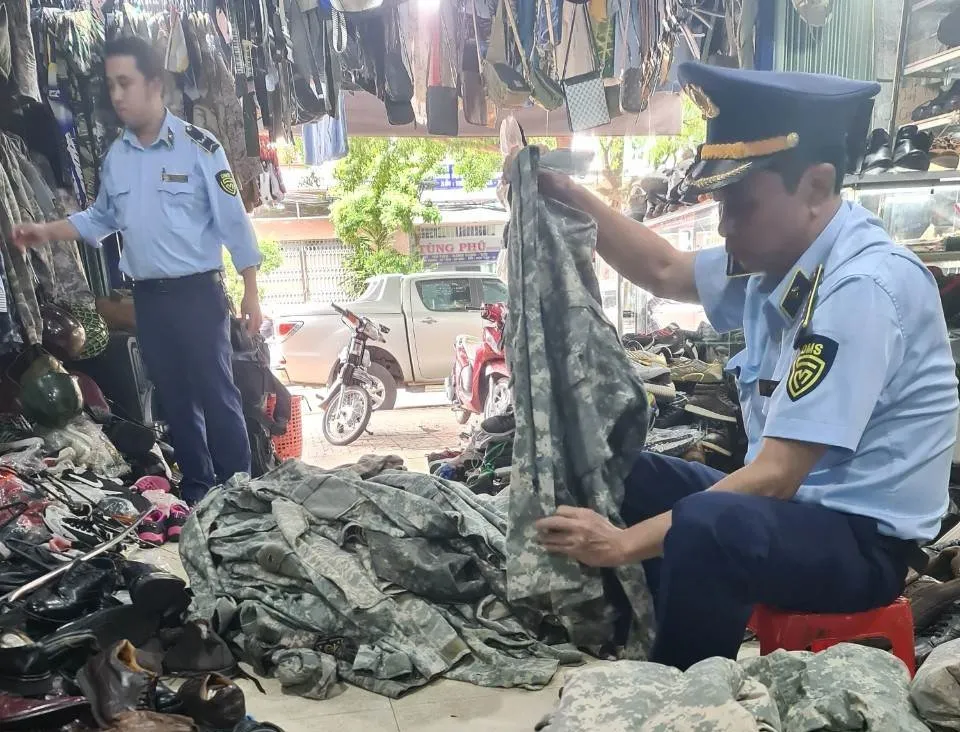 Toàn bộ số quần áo rằn ri đều không có hóa đơn, chứng từ