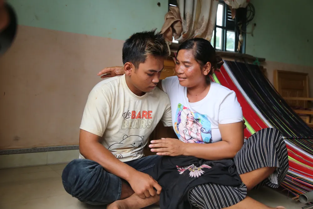 Người thân mừng rỡ khi Y Yưng trở về nhà an toàn