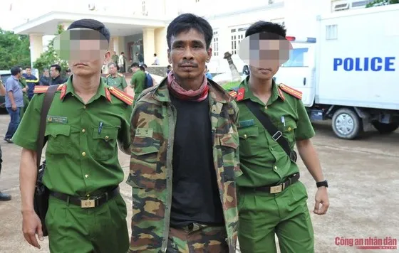 Các đối tượng bị công an bắt giữ. Ảnh: Báo CAND Các đối tượng bị công an bắt giữ. Ảnh: Báo CAND