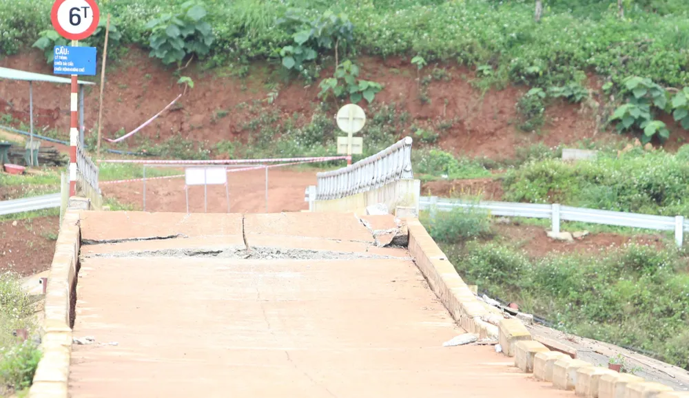 Phần thân đập bị nứt toác