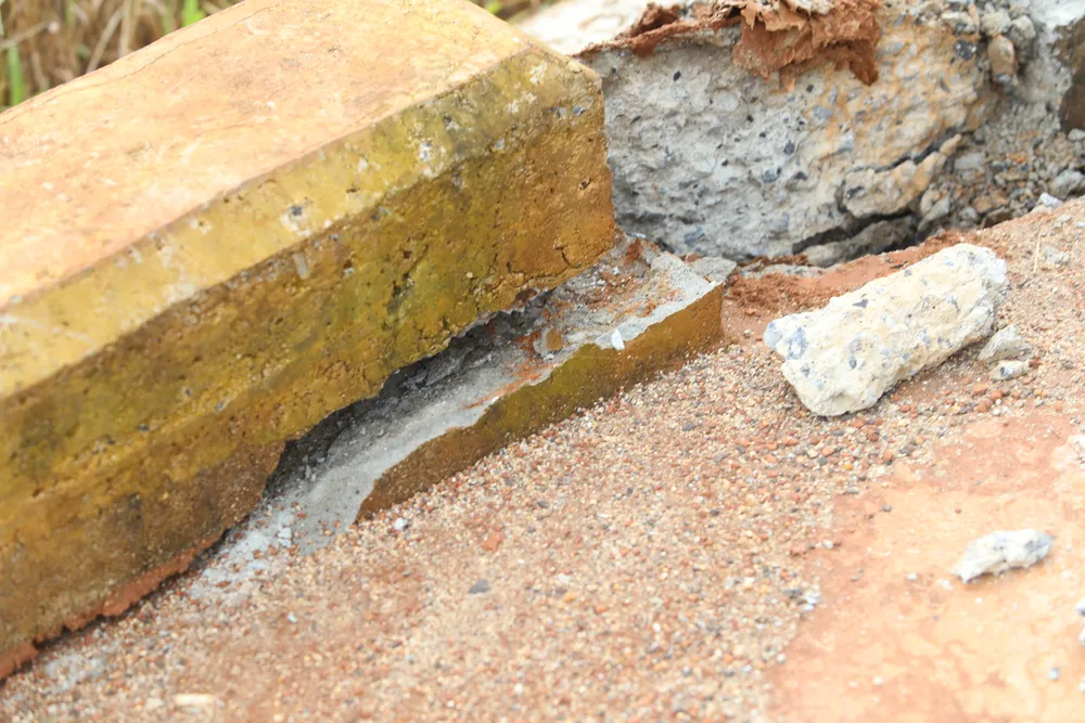 Thân đập bị nứt toác nhiều vị trí