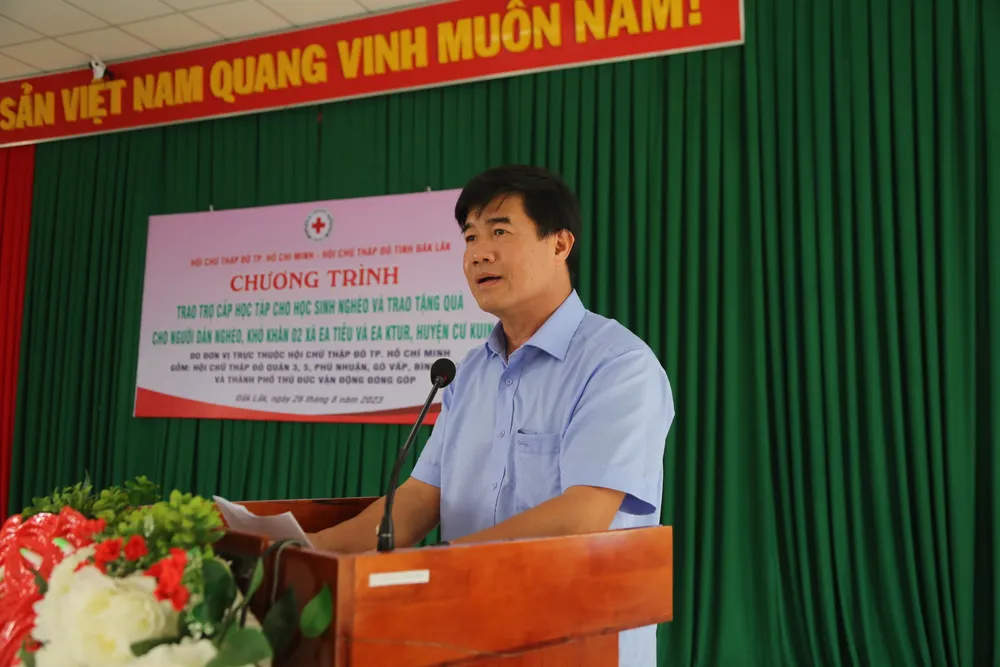 Ông Nguyễn Thiên Văn, Phó Chủ tịch UBND tỉnh Đắk Lắk cảm ơn tấm lòng của người dân TPHCM dành cho tỉnh Đắk Lắk Ông Nguyễn Thiên Văn, Phó Chủ tịch UBND tỉnh Đắk Lắk cảm ơn tấm lòng của người dân TPHCM dành cho tỉnh Đắk Lắk