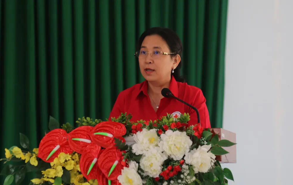 Bà Huỳnh Thị Xuân Lam, Phó Chủ tịch Trung ương Hội Chữ thập đỏ Việt Nam phát biểu tại chương trình Bà Huỳnh Thị Xuân Lam, Phó Chủ tịch Trung ương Hội Chữ thập đỏ Việt Nam phát biểu tại chương trình