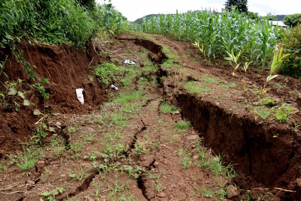 Nhiều điểm bị sụt lún hơn 2m Nhiều điểm bị sụt lún hơn 2m