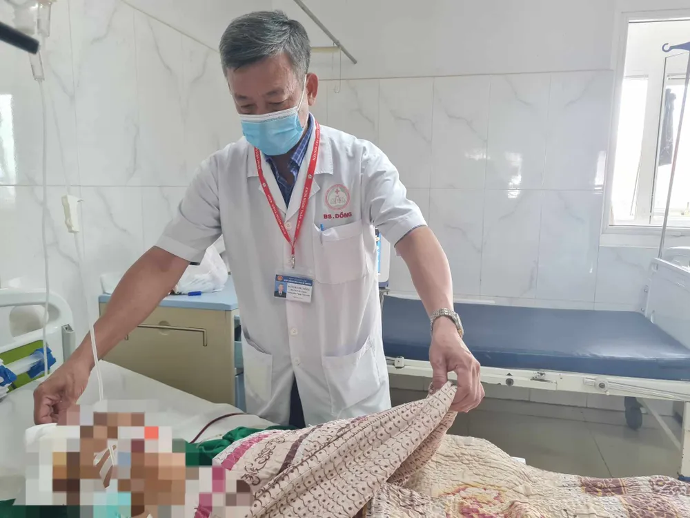 Cháu B. đang được điều trị tại Bệnh viện Đa khoa vùng Tây Nguyên Cháu B. đang được điều trị tại Bệnh viện Đa khoa vùng Tây Nguyên