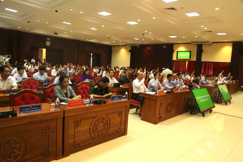 Các đại biểu thống nhất miễn nhiệm chức vụ Chủ tịch UBND tỉnh Đắk Lắk đối với ông Phạm Ngọc Nghị z6539258519554_f2e2c44ed33406601f91bd380a6604ea.jpg