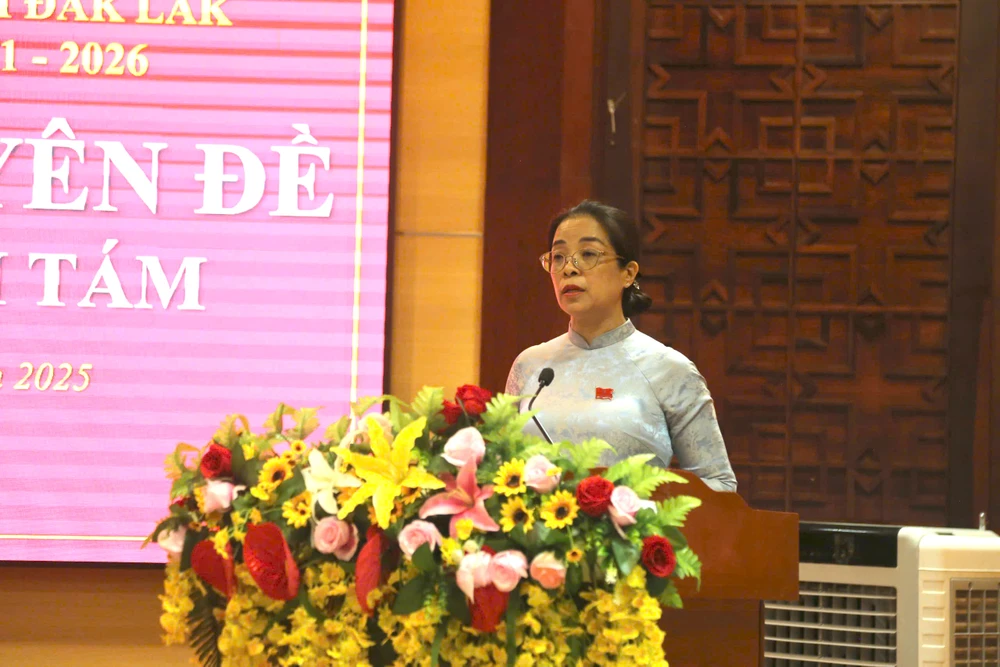 Bà Huỳnh Thị Chiến Hòa, Chủ tịch HĐND tỉnh Đắk Lắk thông qua nghị quyết miễn nhiệm chức danh Chủ tịch UBND tỉnh Đắk Lắk z6539258571669_a757e492bc6b000b857605fc48bd4285.jpg