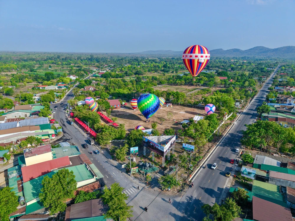 UBND huyện Buôn Đôn phối hợp với các đơn vị tổ chức Ngày hội kinh khí cầu Đắk Lắk 2025 z6558467624912_2b179c8ab64e3886221ba1022fa14da9.jpg