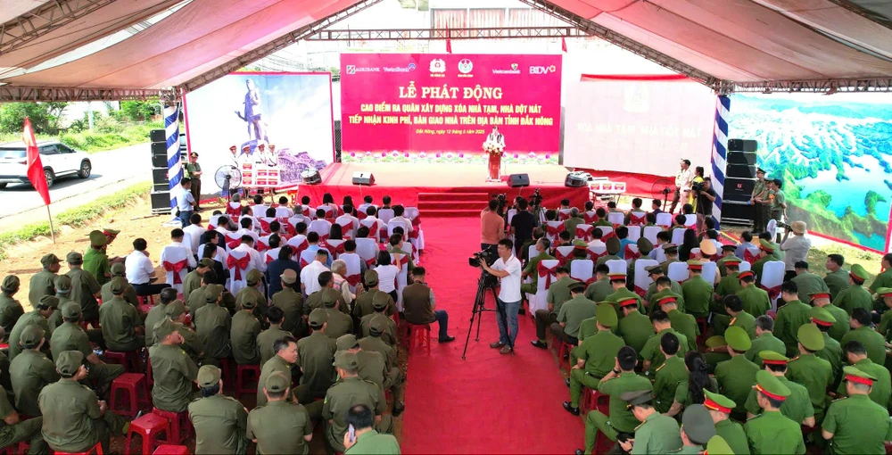 Toàn cảnh lễ phát động z6593477517488_8c9bd7208f0f9c66dcacd4f5d4e8e155.jpg