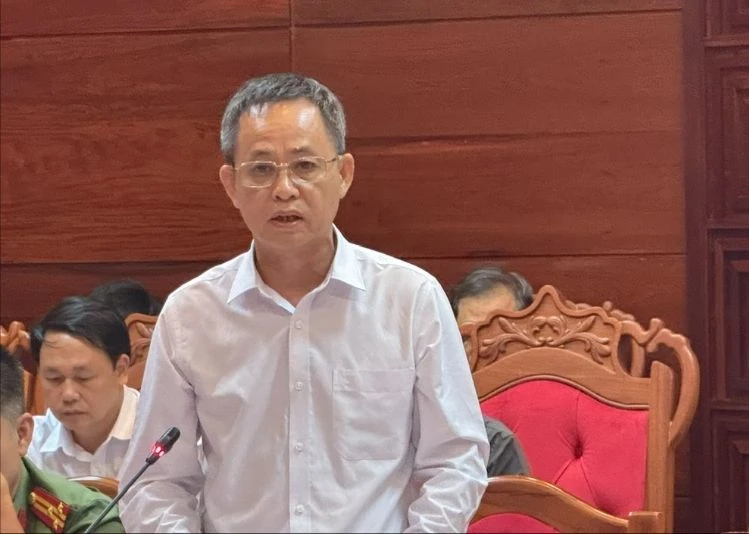 Ông Đỗ Tường Hiệp, Phó Giám đốc Sở GD-ĐT tỉnh Đắk Lắk thông tin việc 16 học sinh lớp 12 Trường THPT Cao Bá Quát nghỉ học z6601304559660_f49c1d9ee45198bd4e27b3240d943440.jpg