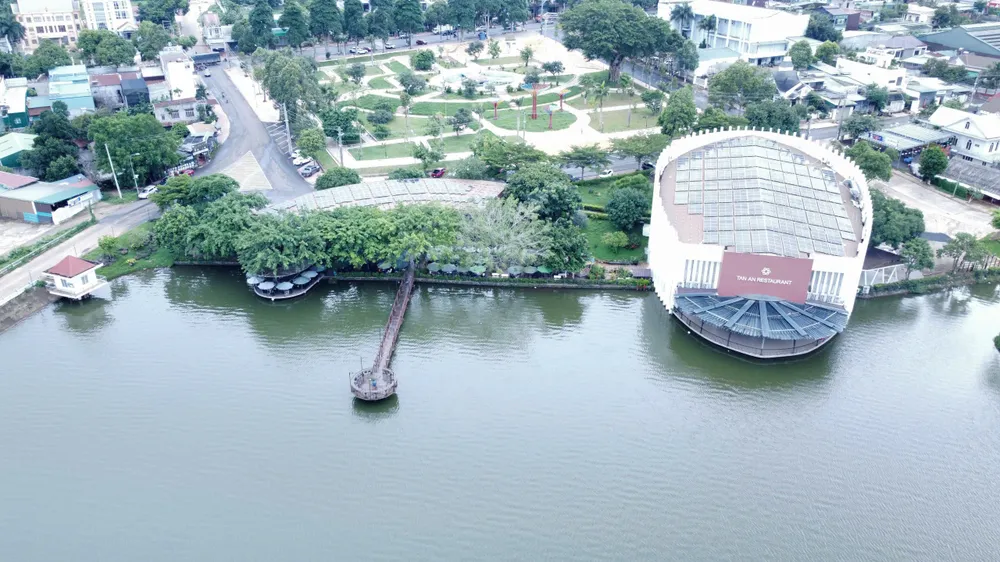 Khu đất vàng được UBND huyện Krông Pắk cho bà Kha thuê để xây dựng nhà hàng và quán cà phê z6690979203517_fed7b700c925b432f34070ccd3115ea5.jpg