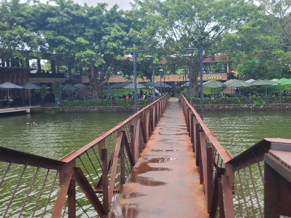 Nhiều công trình kiên cố đã được xây dựng trên hồ Tân An z6691018640297_c3673a3e4afeed97cf6d4ee01091147e.jpg