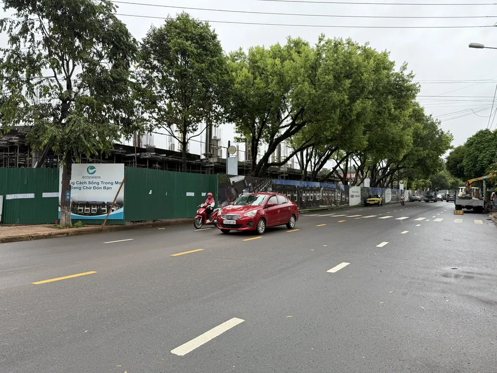 Công ty Cổ phần Đầu tư Ecopark Hải Dương tự ý quây tôn chiếm dụng vỉa hè để thực hiện dự án z6697176320822_47b1cd30a49ec6964930d9bda89b63fa.jpg