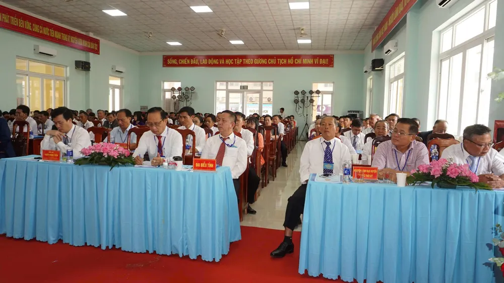 Các đại biểu tham dự đại hội z6830186920216_bbcd2bda81532e112da021e50c2c3022.jpg