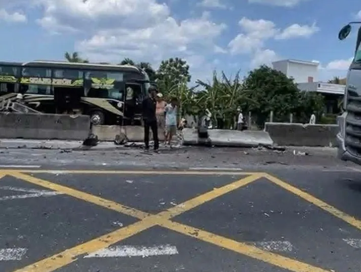 Hiện trường vụ tai nạn z6872556094351_895f71b35517004abab1d98d734b40c5.jpg