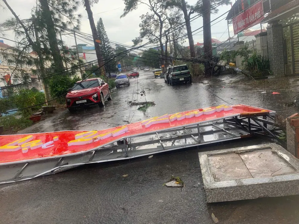 Nhiều công trình công cộng bị hư hỏng z6886693145150_0851fd4eb29e82a623a16bb0eec4150d.jpg