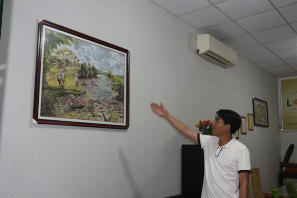 Những bức tranh làm từ xơ mướp thu hút người xem IMG_4699.JPG