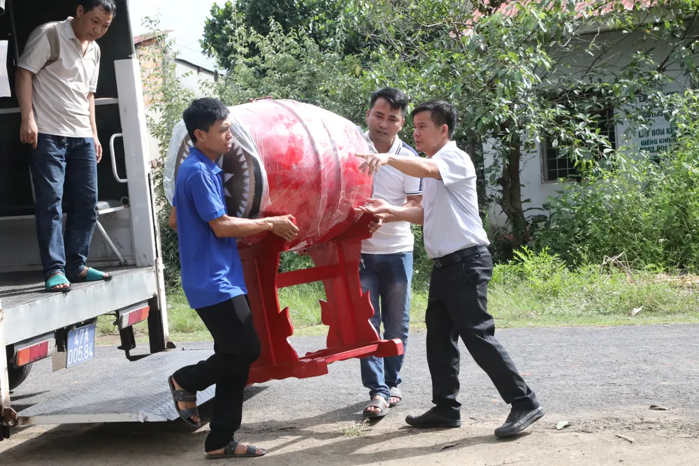 Chiếc trống mới đã được thay để chuẩn bị ngày tựu trường A6.JPG