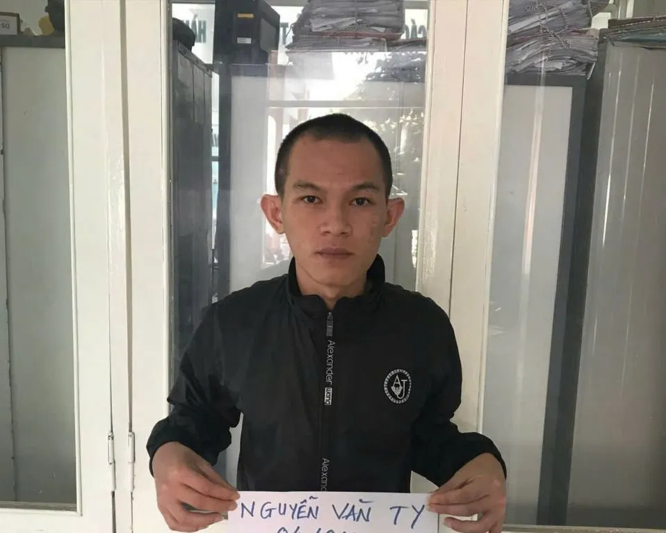 Đối tượng Ty là nghi phạm đâm Thiếu tá Nguyễn Đông Cánh z6989423271144_eff38841323e6068481ae93f985e9c7d.jpg