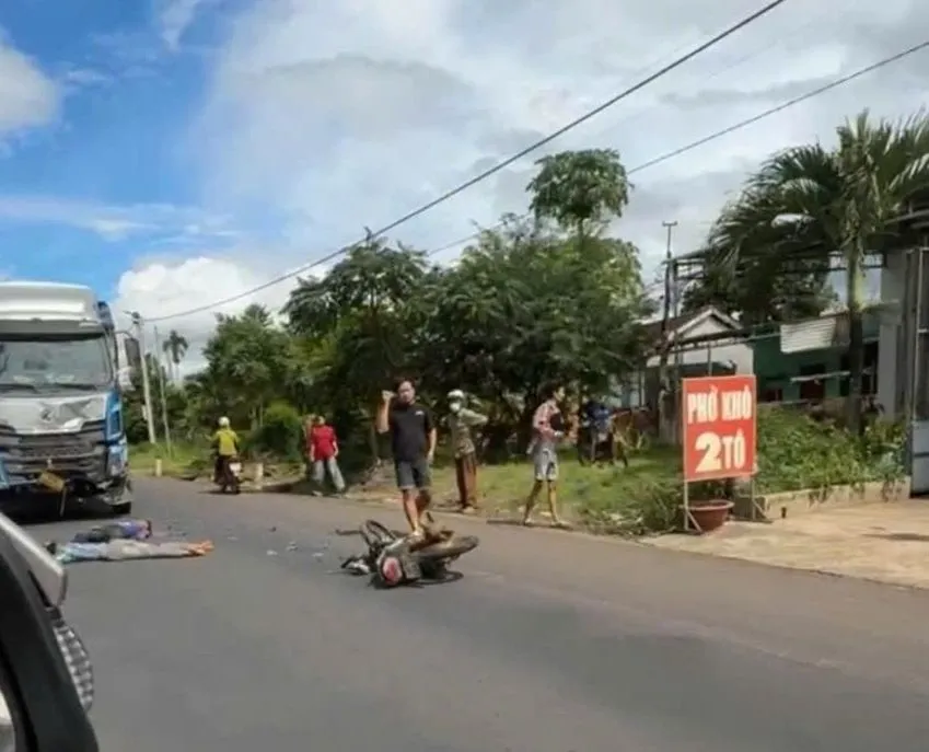 Hiện trường vụ tai nạn z7032464594123_5d3374a7ece6571f7d760299612dabeb.jpg