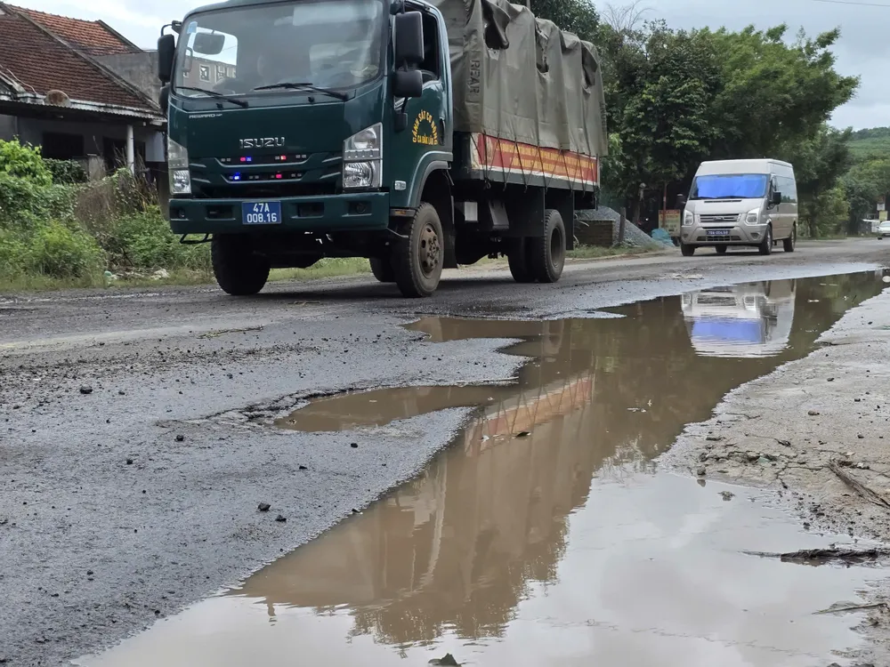Lưu lượng phương tiện, đặc biệt là từ khu vực phía Đông (Phú Yên cũ) đến trung tâm hành chính Đắk Lắk ngày càng tăng mạnh z7136965933160_e7c3a156e64796d79ebf407c64b62f8f.jpg