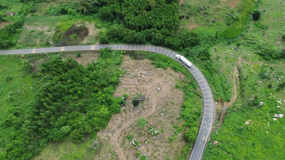 Quốc lộ 29 có tổng chiều dài 293km có điểm đầu từ Cảng Vũng Rô (xã Hòa Xuân Nam) và điểm cuối cửa khẩu Đắk Ruê (xã Ea Bung). Quốc lộ được thiết kế đường cấp IV miền núi, nhiều đoạn hẹp, trong khi lưu lượng phương tiện tham gia giao thông khá lớn z7136975622859_e5367d50fe00fe1fef5ebfbd80ba66d0.jpg