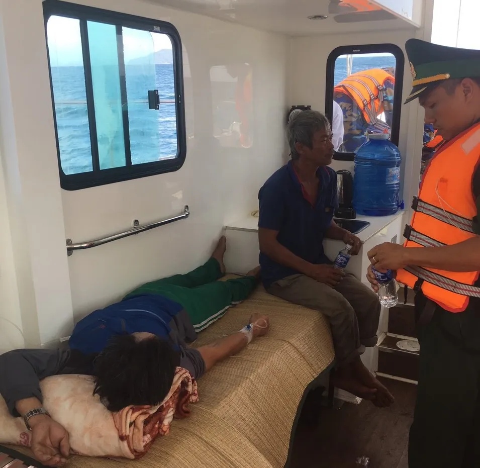 5 ngư dân ngộ độc trên biển, 1 người tử vong ảnh 2 5 ngư dân ngộ độc trên biển, 1 người tử vong ảnh 2