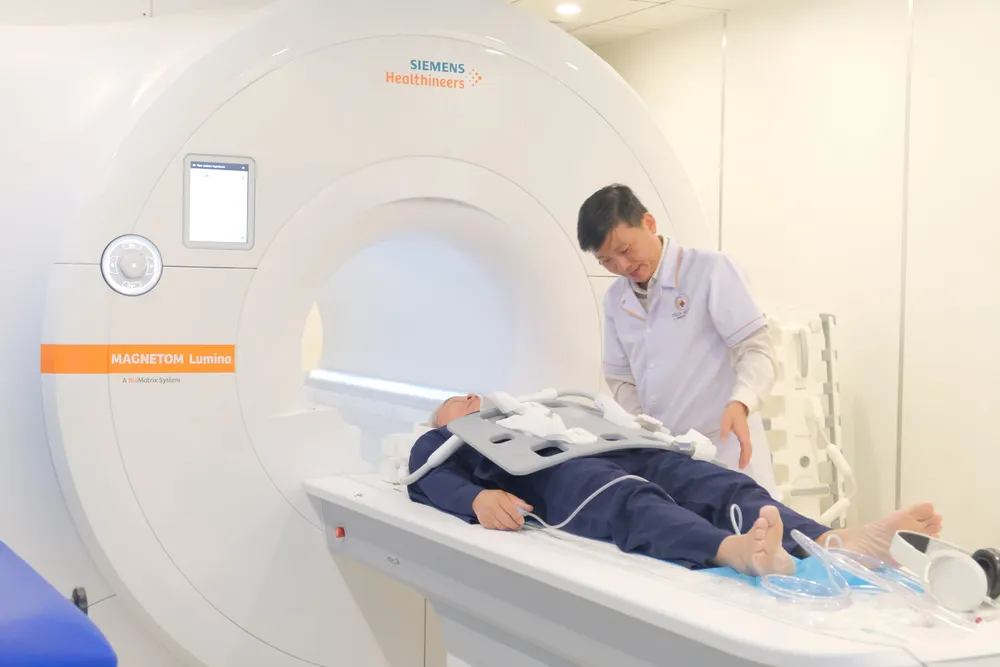 Máy MRI 3.0 Tesla Lumina tại Thiện Nhân Đà Nẵng là thế hệ hiện đại nhất thế giới của hãng Siemens – Đức, thiết bị đặc biệt để tầm soát sớm ung thư, đột quỵ Máy MRI 3.0 Tesla Lumina tại Thiện Nhân Đà Nẵng là thế hệ hiện đại nhất thế giới của hãng Siemens – Đức, thiết bị đặc biệt để tầm soát sớm ung thư, đột quỵ