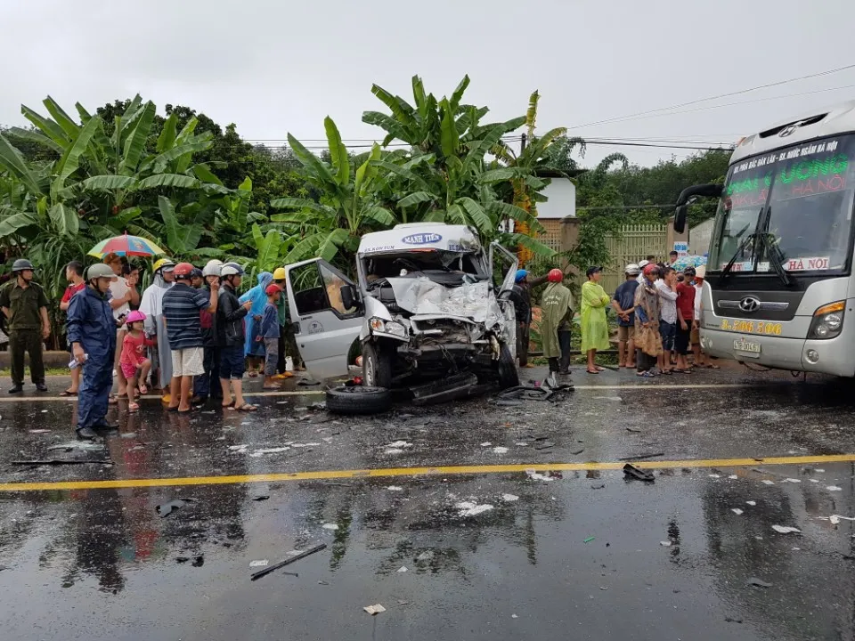 Vụ 2 xe khách đối đầu ở Kon Tum: Có thêm người tử vong ảnh 3