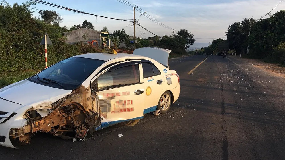 Bắt xe taxi chở khoảng 300kg pháo ảnh 1 Bắt xe taxi chở khoảng 300kg pháo ảnh 1
