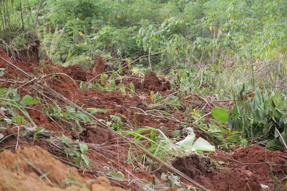 Thêm nhiều điểm sạt lở  trên tuyến đường 482 tỷ vừa làm xong ảnh 3