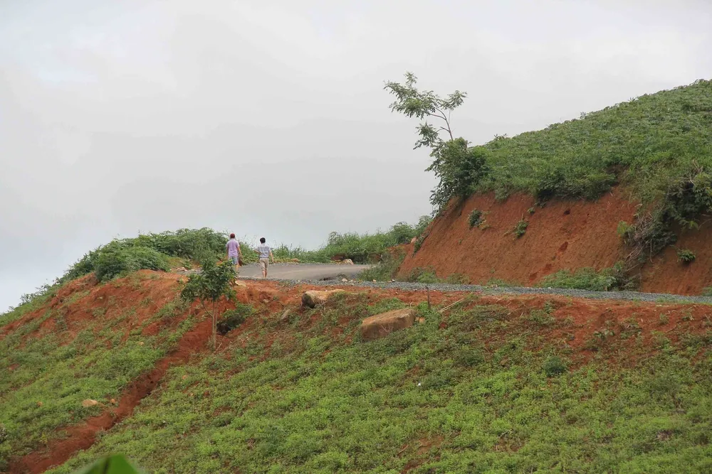 Thêm nhiều điểm sạt lở  trên tuyến đường 482 tỷ vừa làm xong ảnh 14