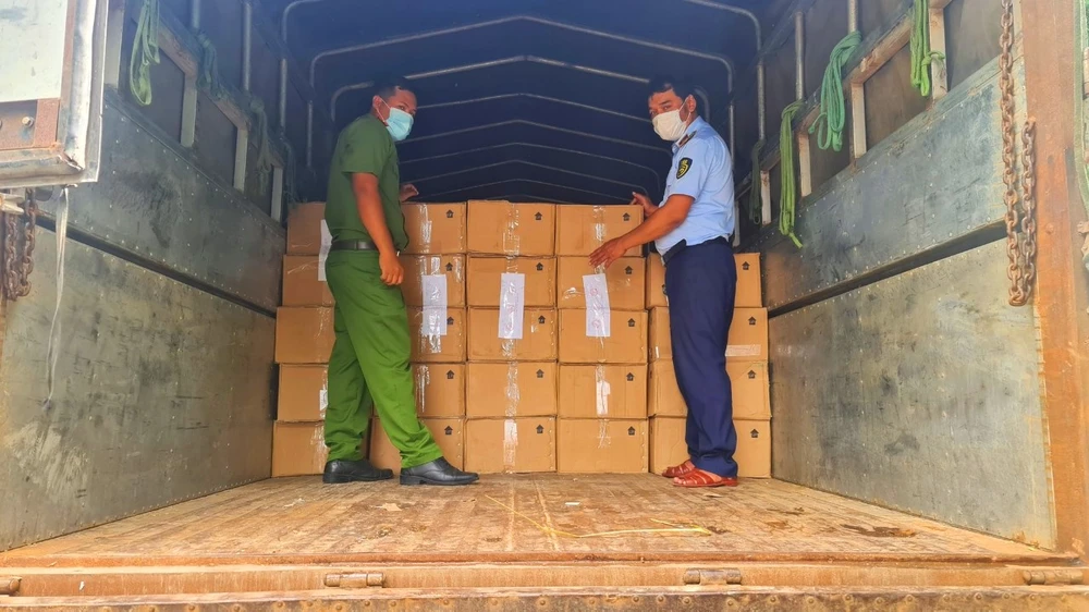 Phát hiện vụ vận chuyển 2.000 chai thuốc bảo vệ thực vật có chứa chất cấm ảnh 3 Phát hiện vụ vận chuyển 2.000 chai thuốc bảo vệ thực vật có chứa chất cấm ảnh 3