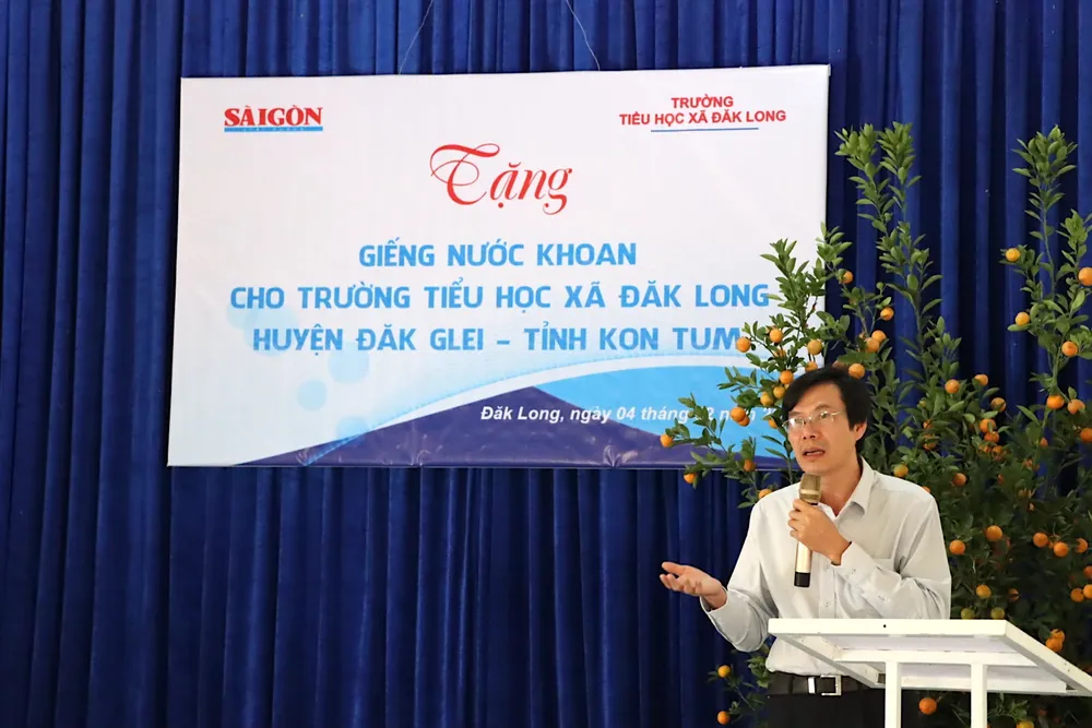 Nhà báo Phạm Văn Trường phát biểu tại buổi lễ