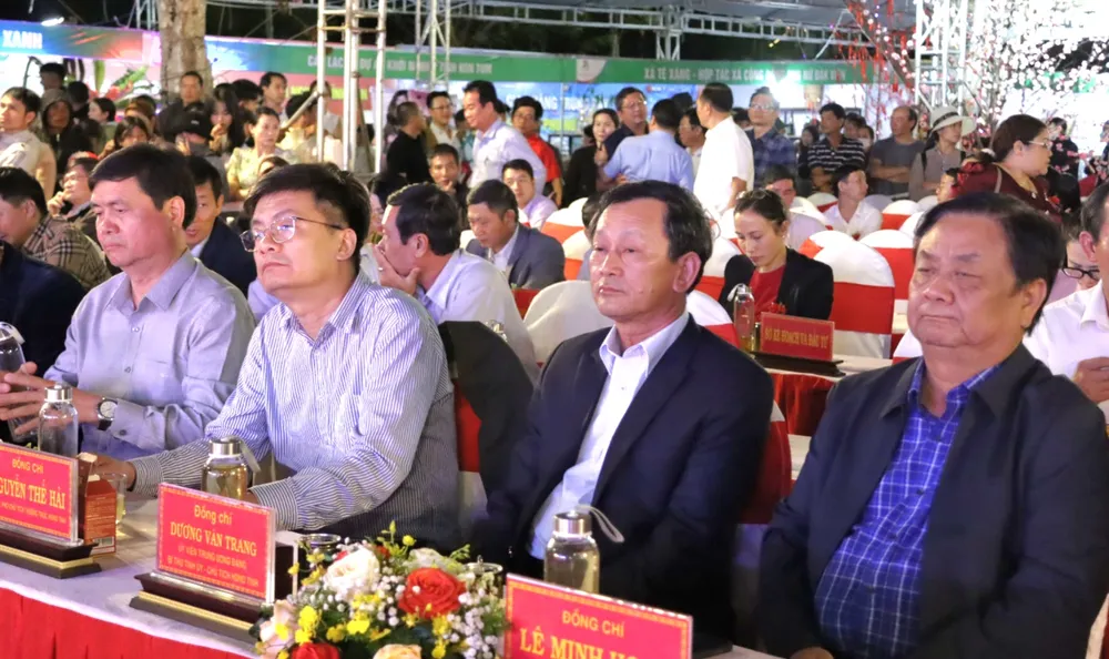 Các địa biểu tham gia phiên chợ