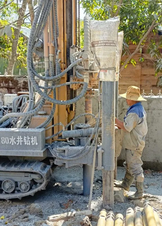 Đội thi công làm việc 3 ngày, khoan sâu 65m