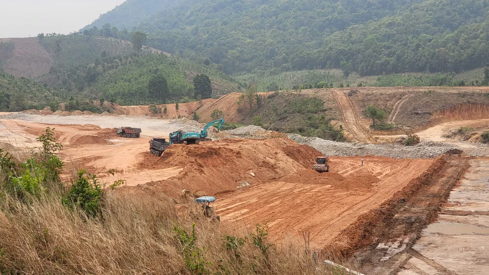 Cận cảnh thi công dự án hồ chứa nhưng chưa đền bù