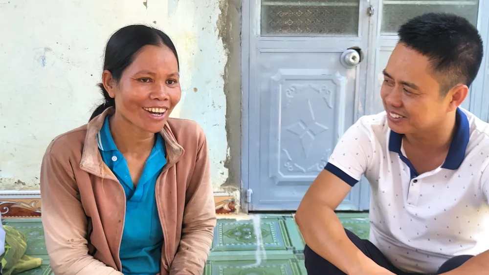 Chị Y Đia vui mừng khi nhận được tiền đền bù