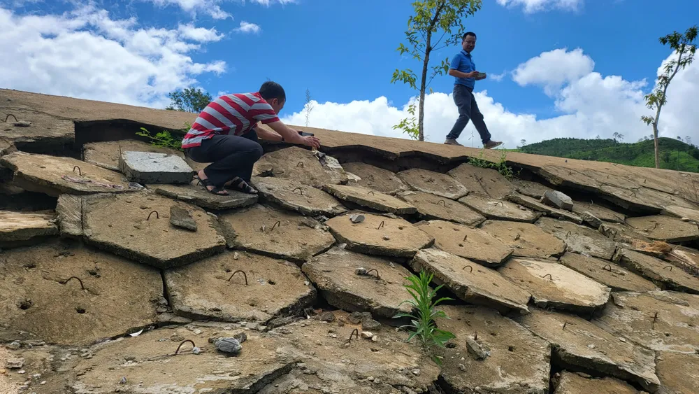 Bị sụt lún Bị sụt lún