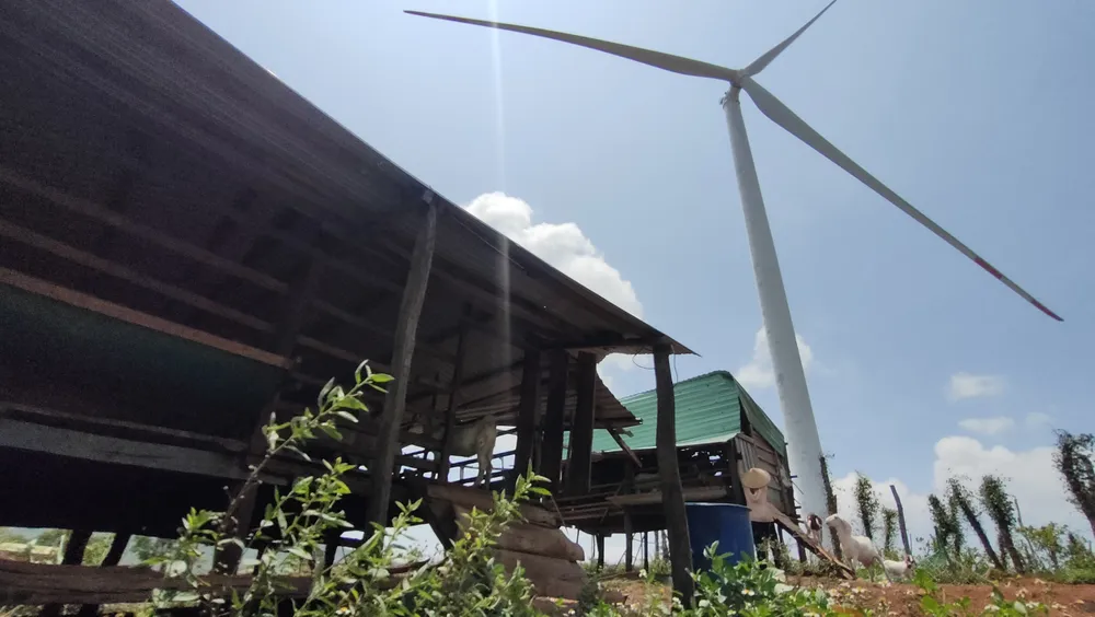 Trụ điện gió của Nhà máy điện gió Ia Le 1. Ảnh: LK